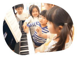 幼稚園教論